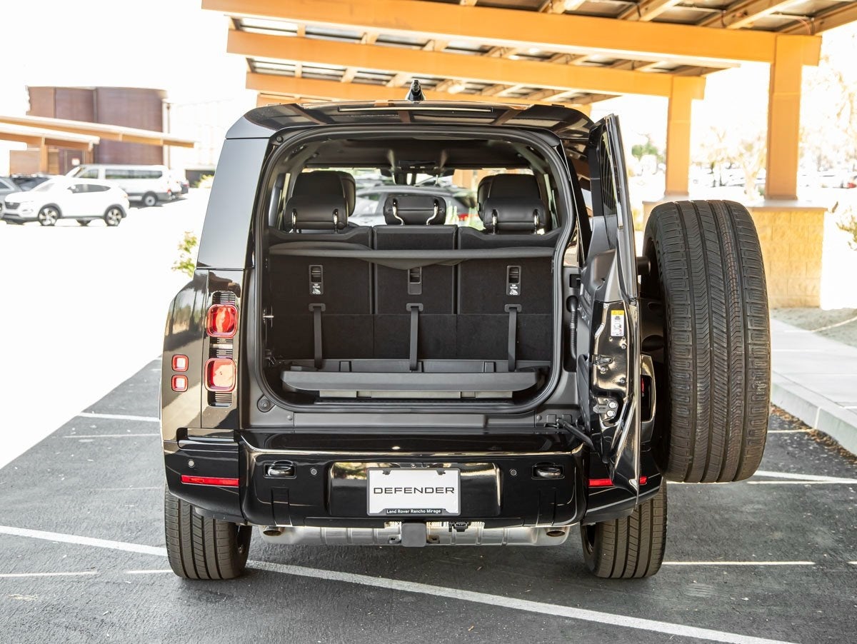 2025 Land Rover Defender 130 X-Dynamic SE