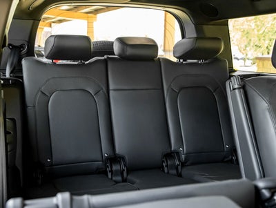 2025 Land Rover Defender 130 X-Dynamic SE