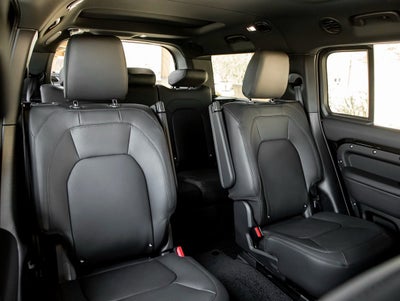 2025 Land Rover Defender 130 X-Dynamic SE
