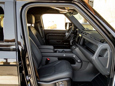 2025 Land Rover Defender 130 X-Dynamic SE