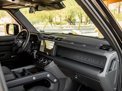 2025 Land Rover Defender 130 X-Dynamic SE