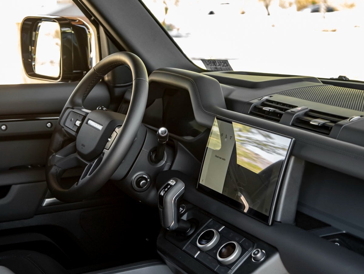 2025 Land Rover Defender 130 X-Dynamic SE