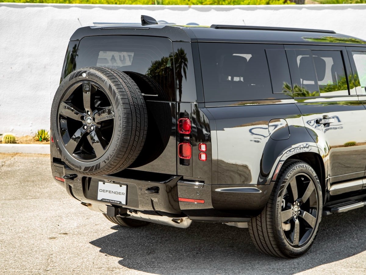 2025 Land Rover Defender 130 X-Dynamic SE