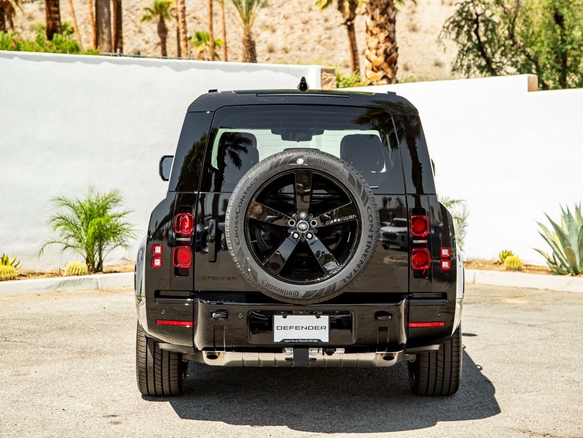 2025 Land Rover Defender 130 X-Dynamic SE