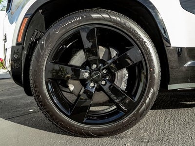 2026 Land Rover Defender 130 X-Dynamic SE