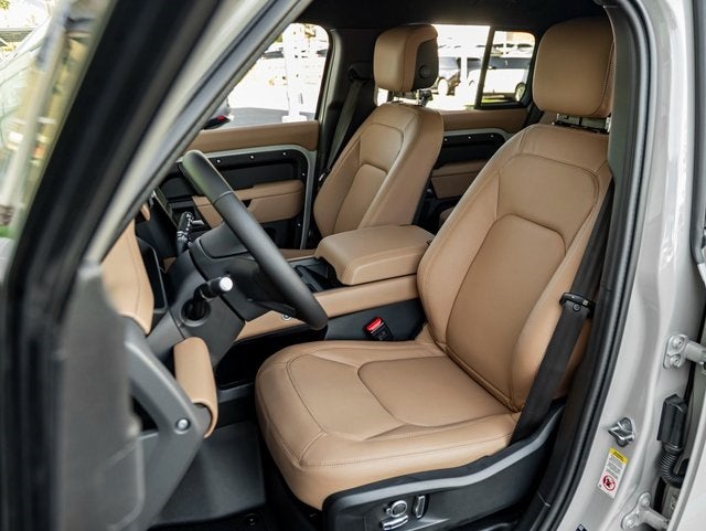 2026 Land Rover Defender 130 X-Dynamic SE