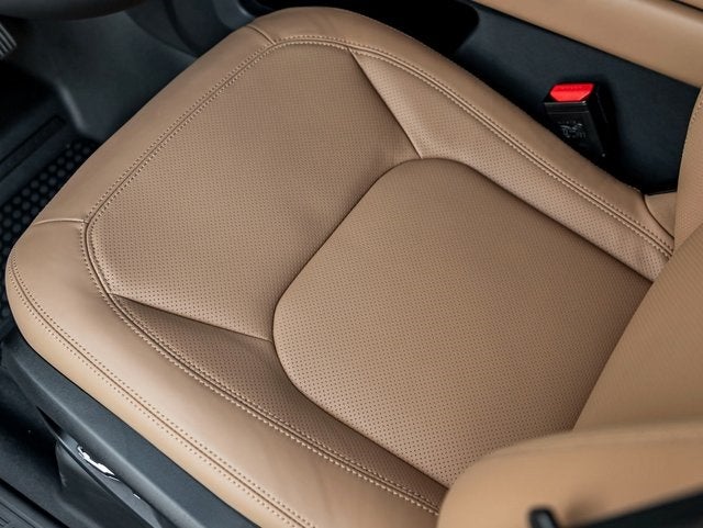 2026 Land Rover Defender 130 X-Dynamic SE