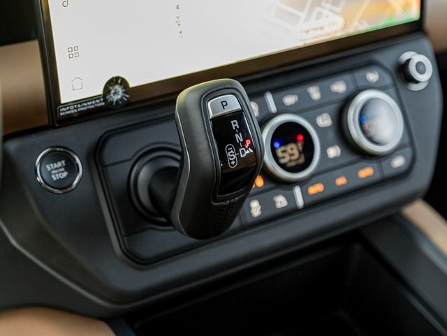 2026 Land Rover Defender 130 X-Dynamic SE