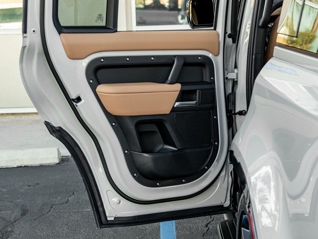 2026 Land Rover Defender 130 X-Dynamic SE