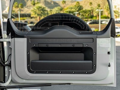 2026 Land Rover Defender 130 X-Dynamic SE