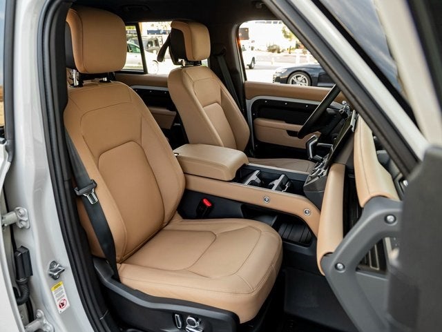 2026 Land Rover Defender 130 X-Dynamic SE