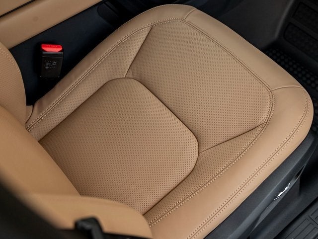 2026 Land Rover Defender 130 X-Dynamic SE