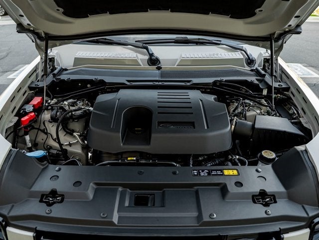 2026 Land Rover Defender 130 X-Dynamic SE