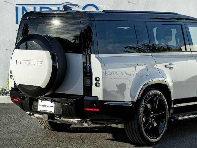 2026 Land Rover Defender 130 X-Dynamic SE