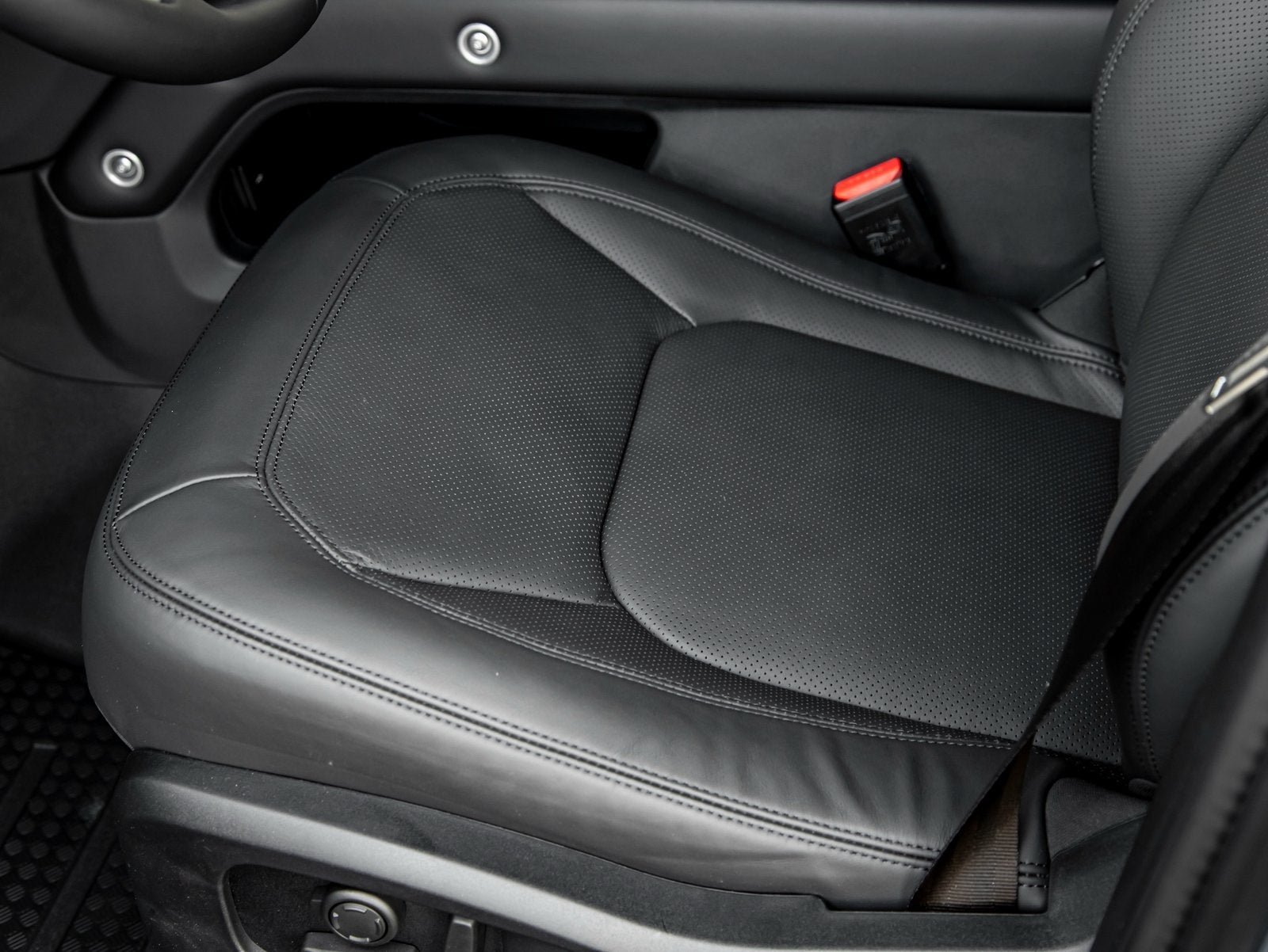 2025 Land Rover Defender 110 S