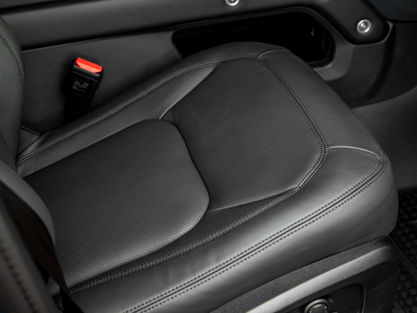 2025 Land Rover Defender 110 S