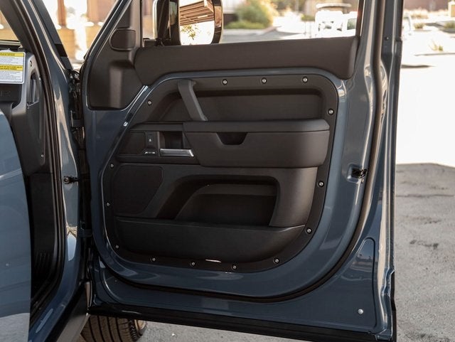 2025 Land Rover Defender 110 S