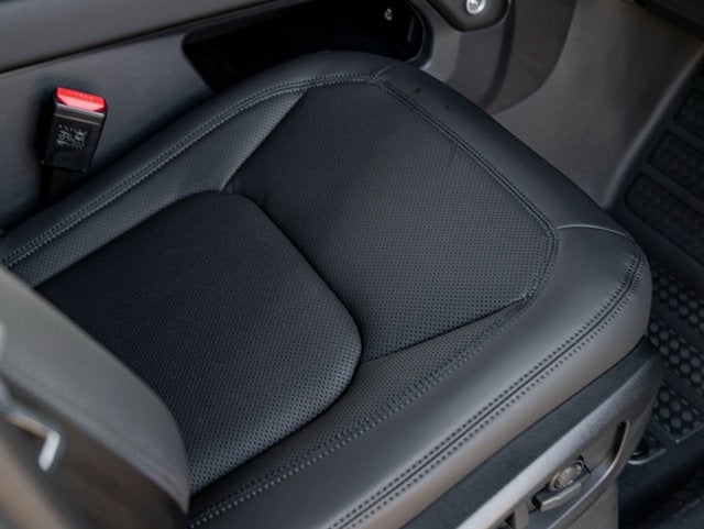 2025 Land Rover Defender 110 S