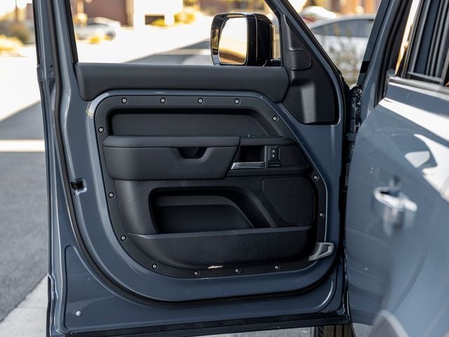 2025 Land Rover Defender 110 S