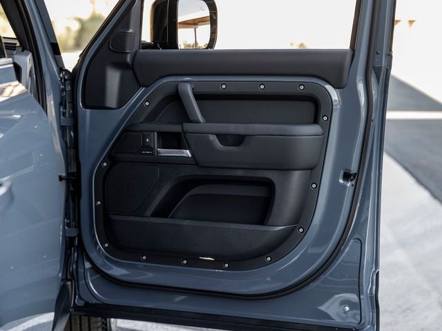 2025 Land Rover Defender 110 S
