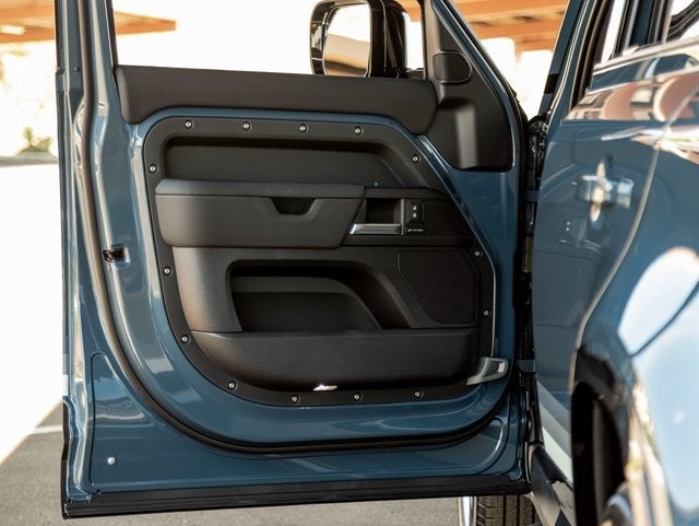 2025 Land Rover Defender 110 S