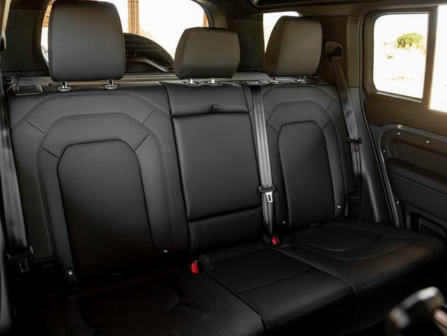 2025 Land Rover Defender 110 S