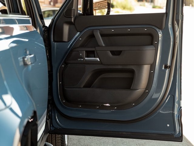 2025 Land Rover Defender 110 S