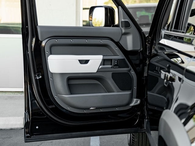 2025 Land Rover Defender 130 S