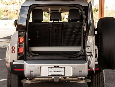 2023 Land Rover Defender 90 SE