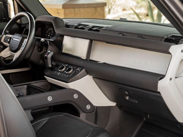 2023 Land Rover Defender 90 SE