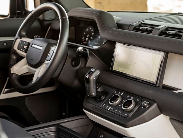 2023 Land Rover Defender 90 SE