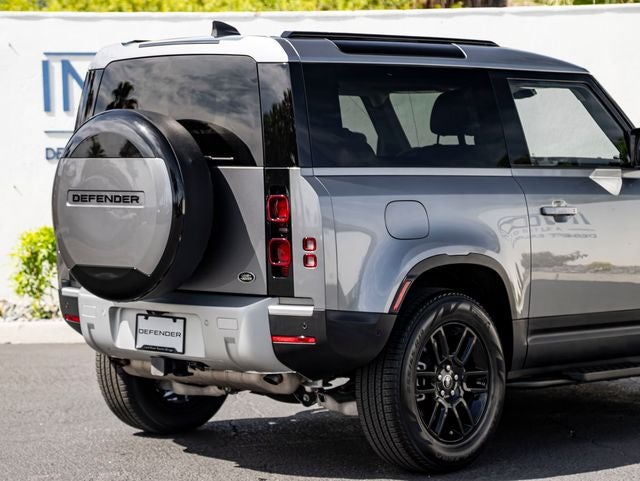 2023 Land Rover Defender 90 SE