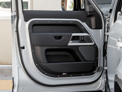 2023 Land Rover Defender 110 SE