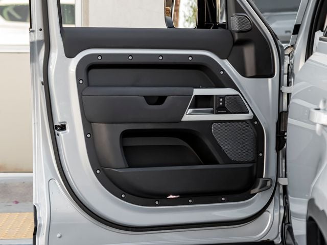 2023 Land Rover Defender 110 SE