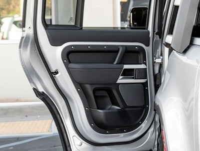 2023 Land Rover Defender 110 SE