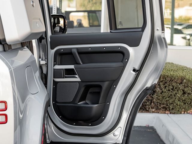 2023 Land Rover Defender 110 SE