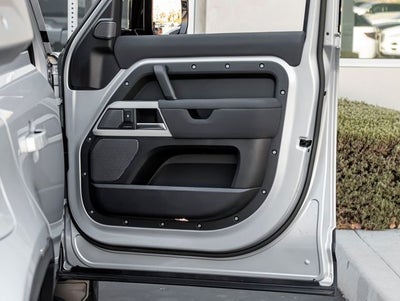 2023 Land Rover Defender 110 SE