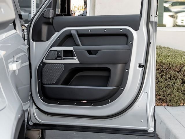2023 Land Rover Defender 110 SE