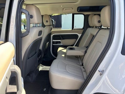 2022 Land Rover Defender 110 SE
