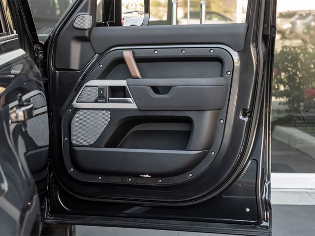 2023 Land Rover Defender 130 SE