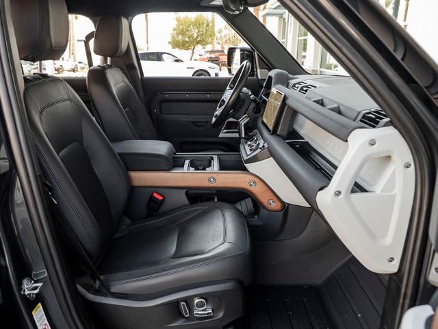 2023 Land Rover Defender 130 SE