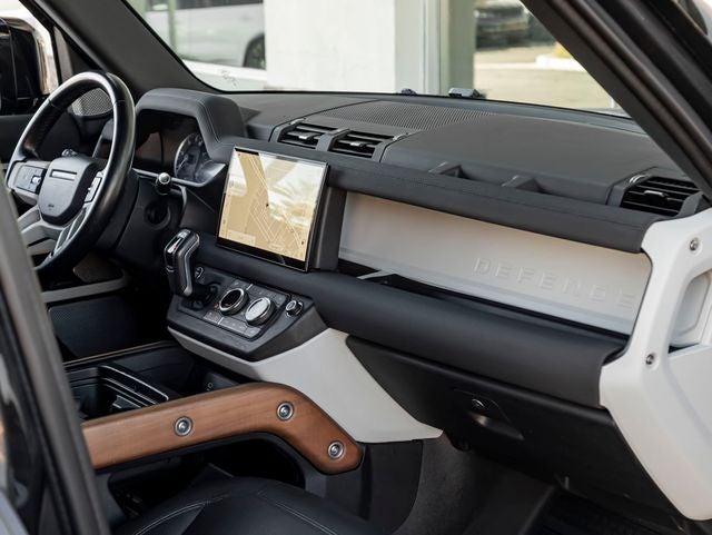 2023 Land Rover Defender 130 SE