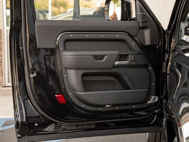2026 Land Rover Defender 90 V8
