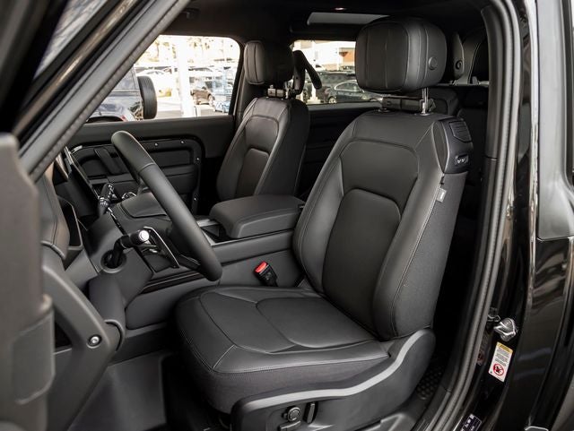 2026 Land Rover Defender 90 V8