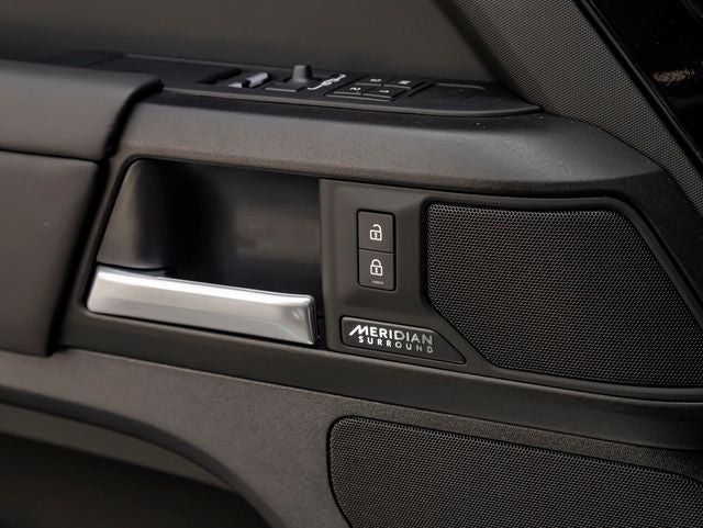 2026 Land Rover Defender 90 V8