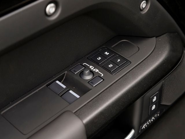 2026 Land Rover Defender 90 V8