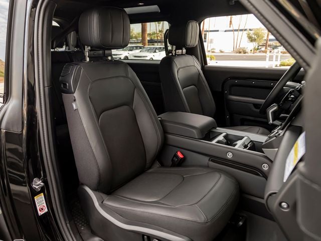 2026 Land Rover Defender 90 V8