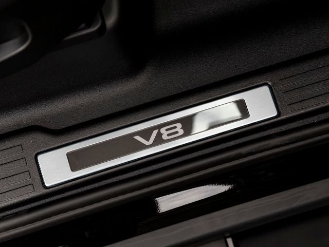 2026 Land Rover Defender 90 V8