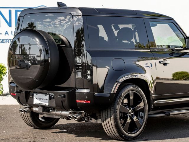 2026 Land Rover Defender 90 V8