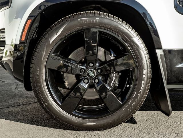 2023 Land Rover Defender 110 V8